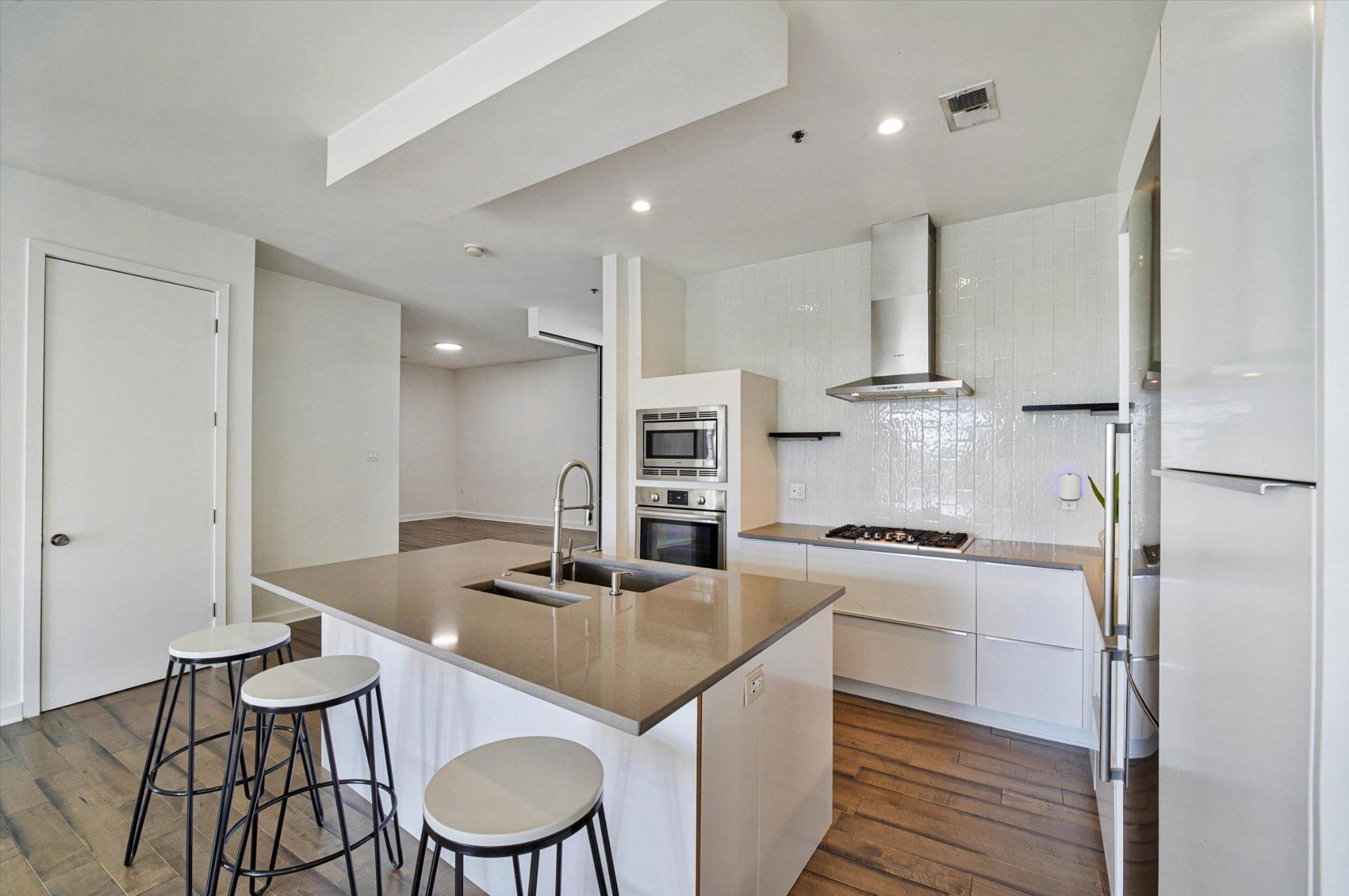 820 Belmont Bay Dr #303 Property Photo 21