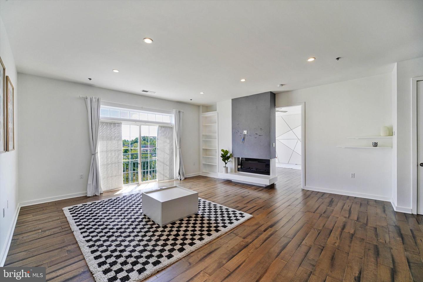 820 Belmont Bay Dr #303 Property Photo 27