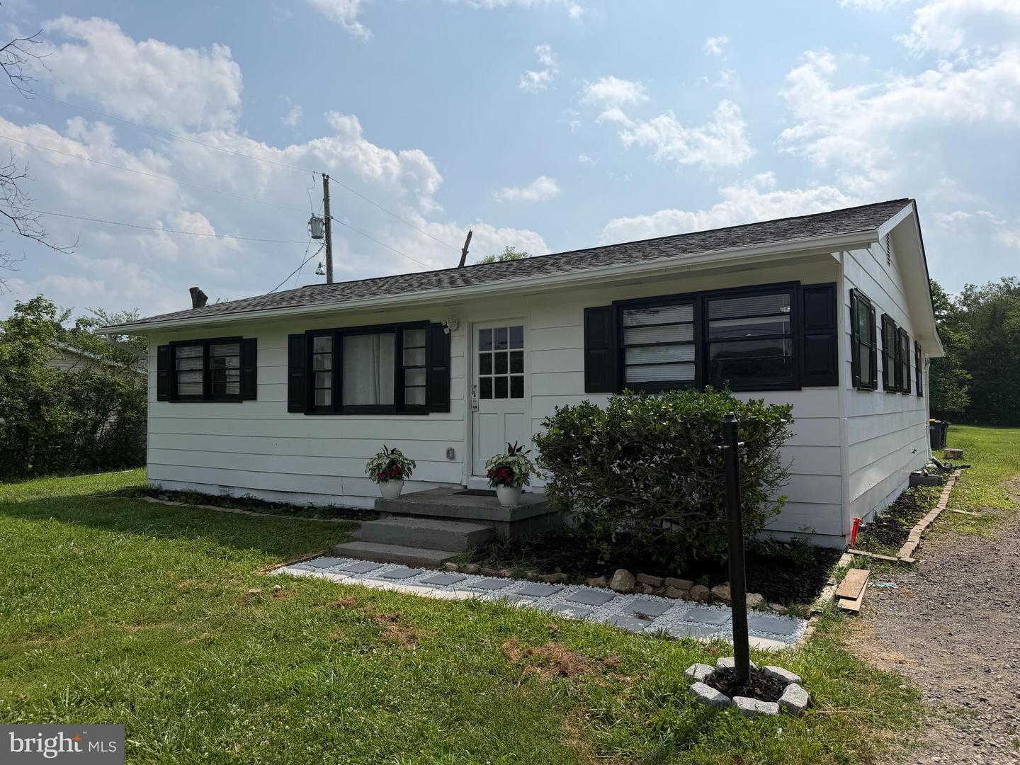 8606 Linton Hall Rd Property Photo 1