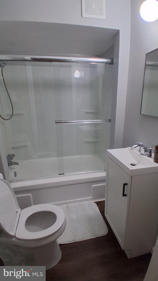 286 4th Ave #201 Property Photo 6