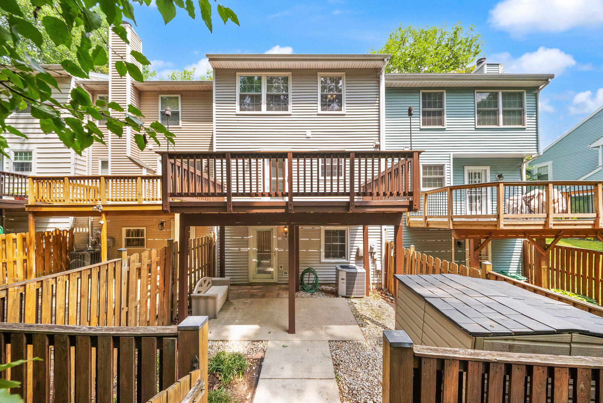 15325 Waters Edge Ct Property Photo 3