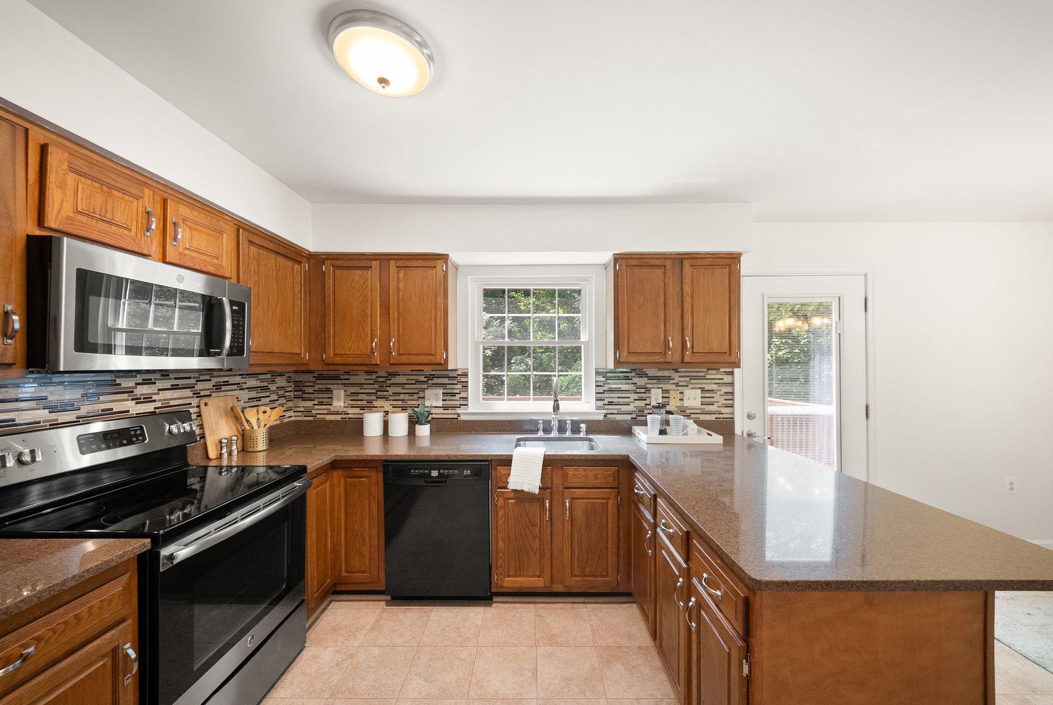 15325 Waters Edge Ct Property Photo 12