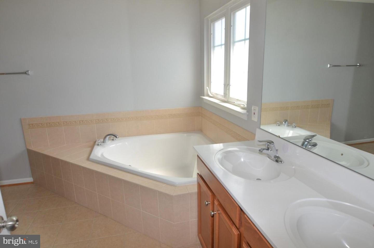 16291 Catenary Dr Property Photo 20