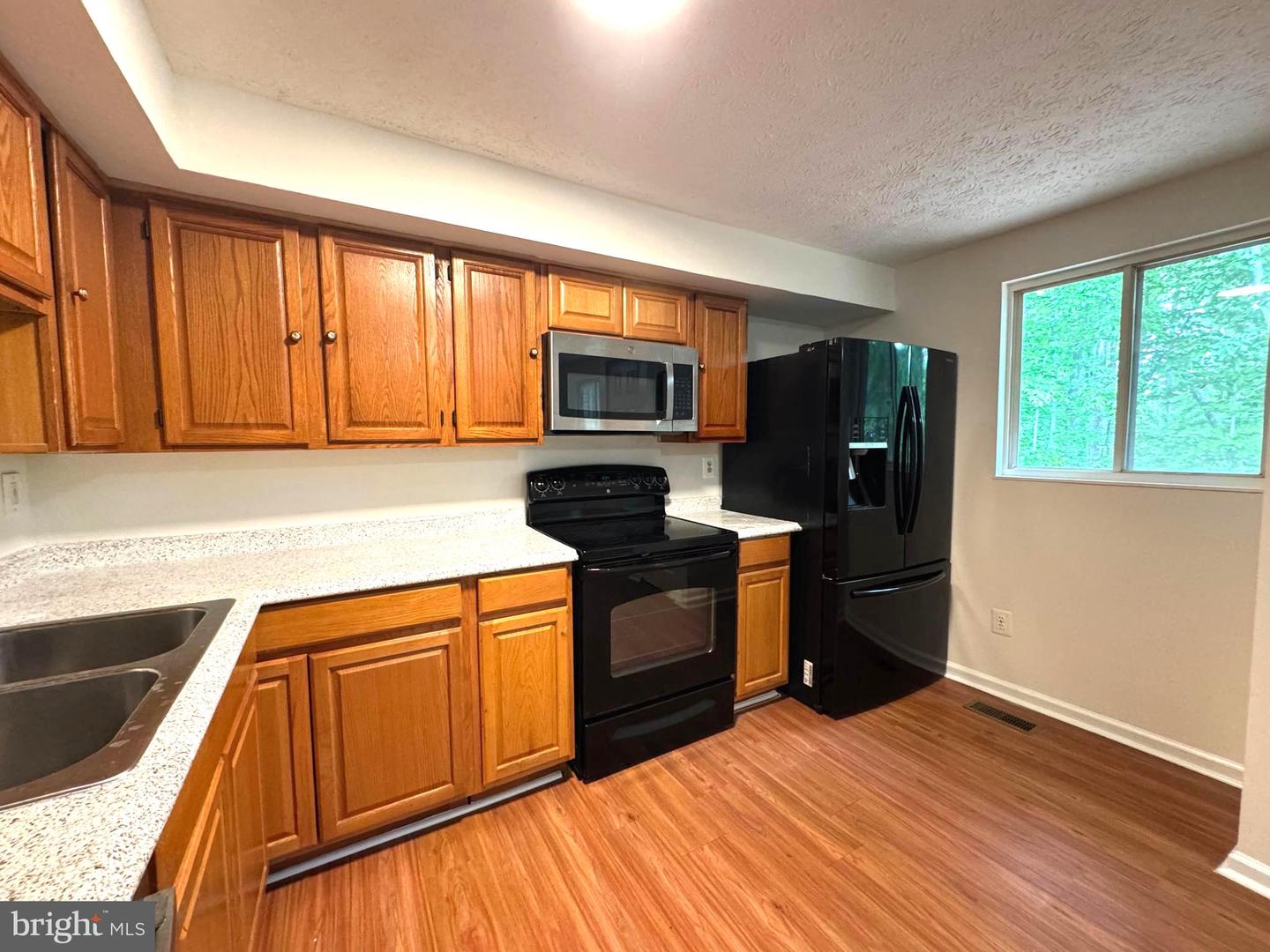 3654 Wharf Ln Property Photo 2