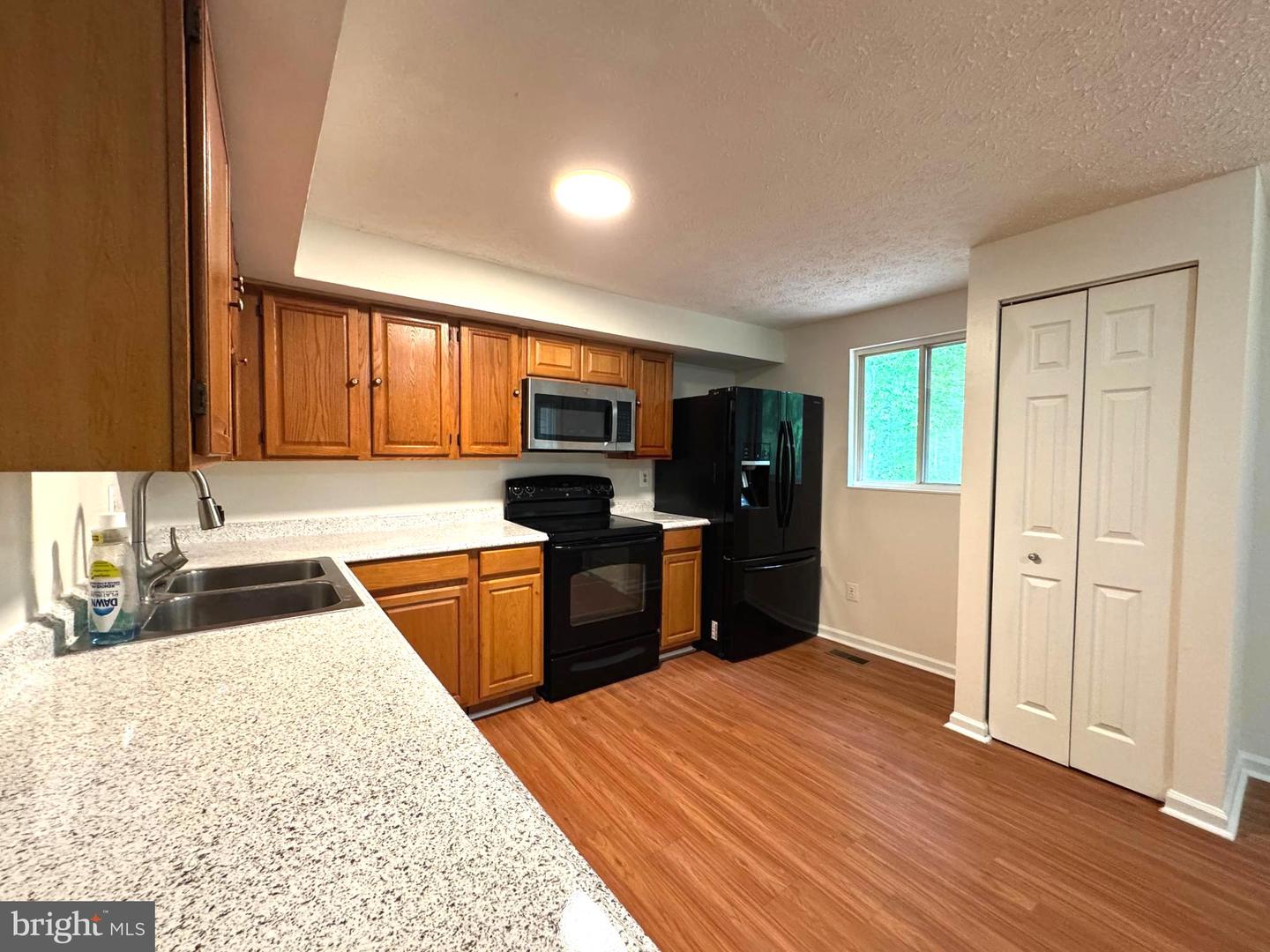 3654 Wharf Ln Property Photo 3