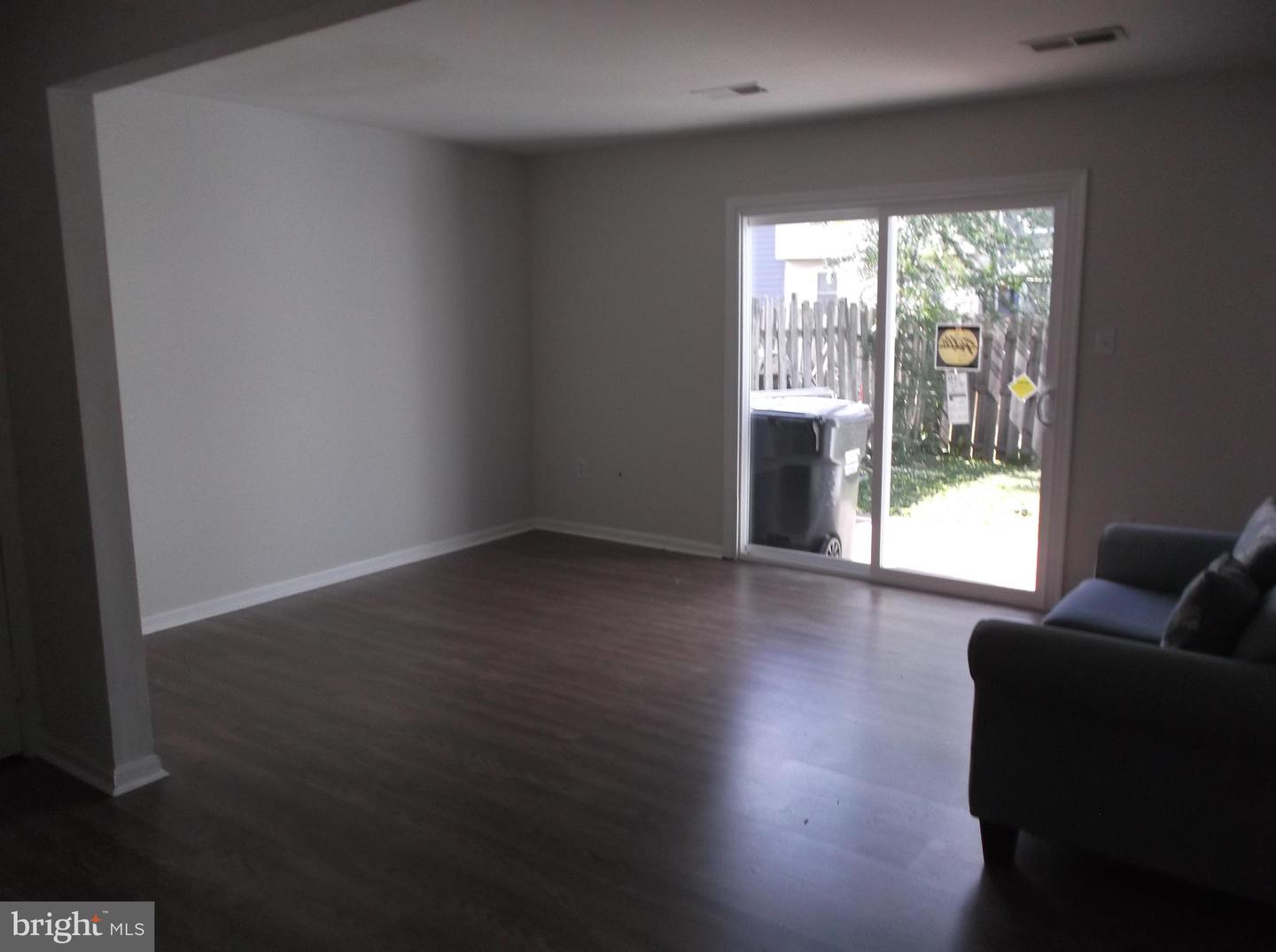 4624 Whitaker Pl Property Photo 3