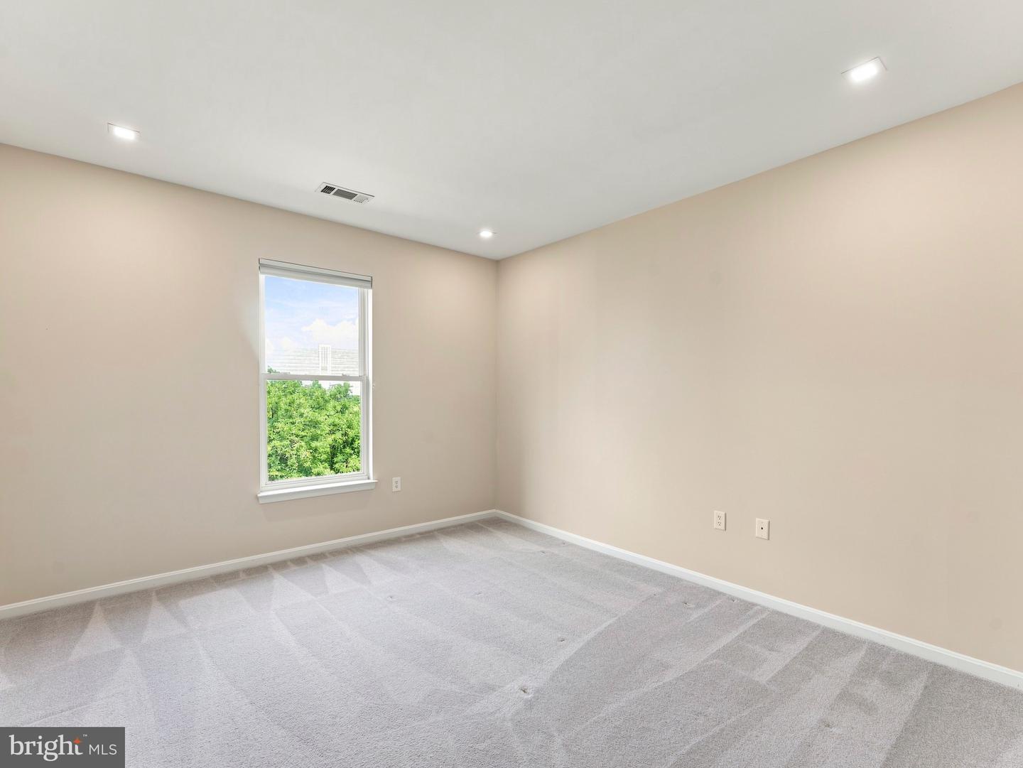 1641 Ladue Ct #304 Property Photo 11