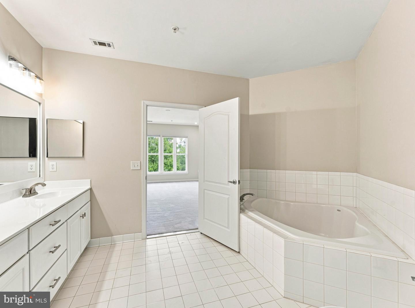 1641 Ladue Ct #304 Property Photo 16