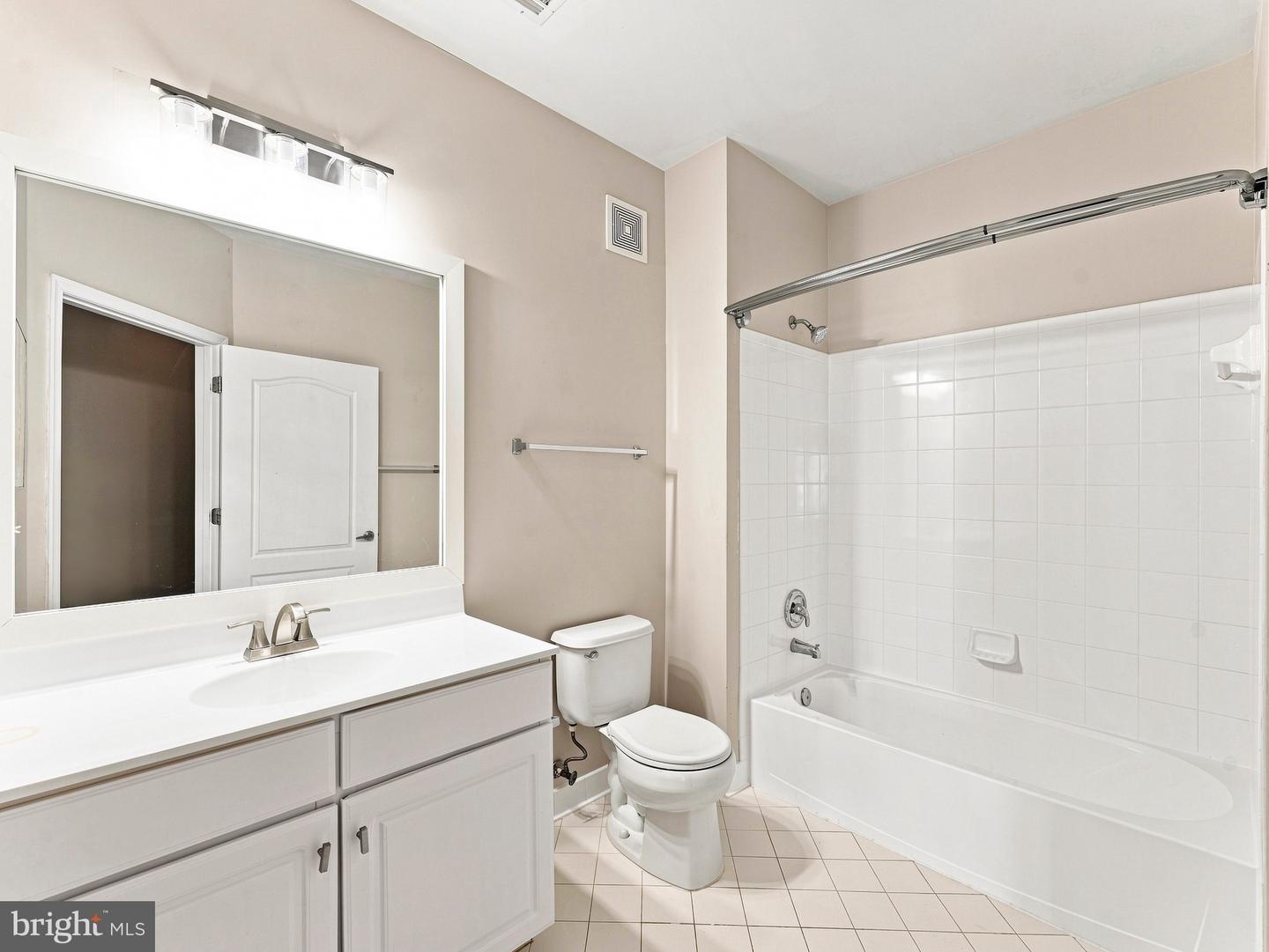 1641 Ladue Ct #304 Property Photo 17