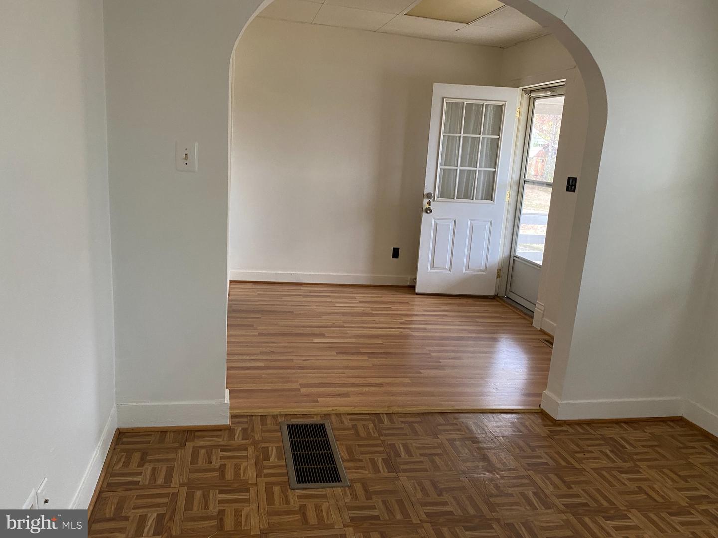 4002 Post St Property Photo 6