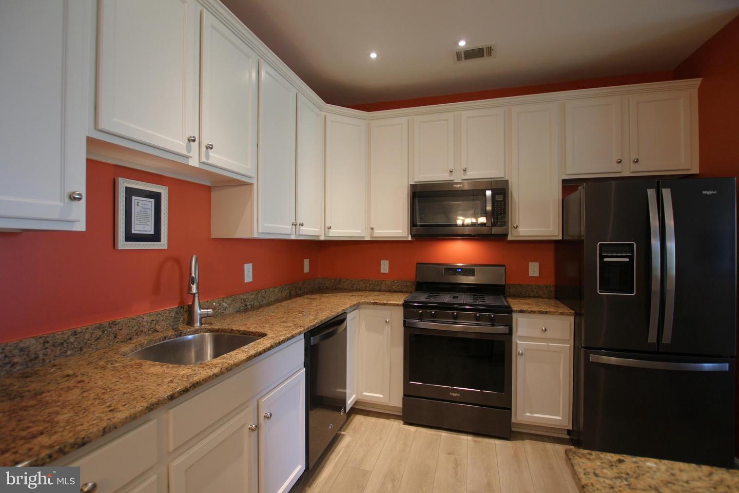 1621 Ladue Ct #303 Property Photo 8