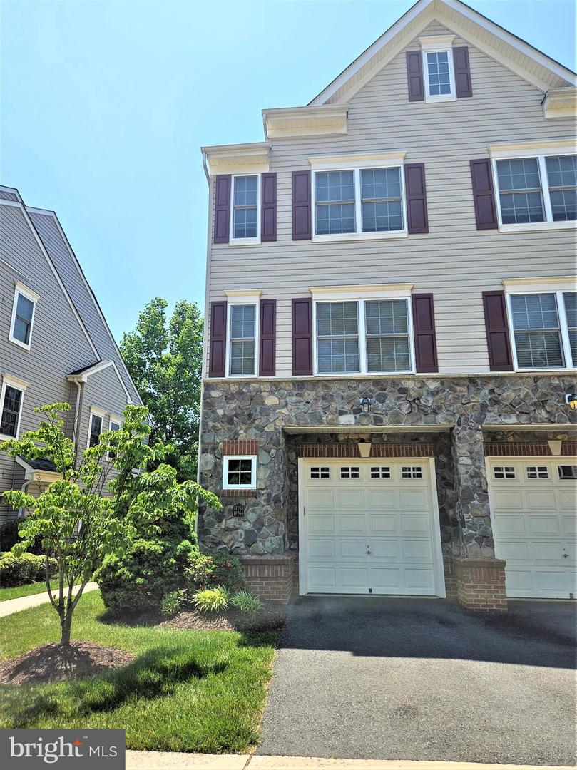 11268 Wortham Crest Cir #08 Property Photo 2