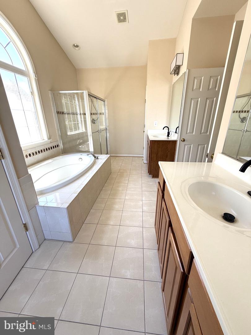 VAPW2122070 Property Photo 17