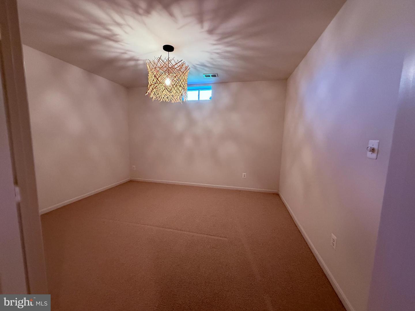 VAPW2122070 Property Photo 28