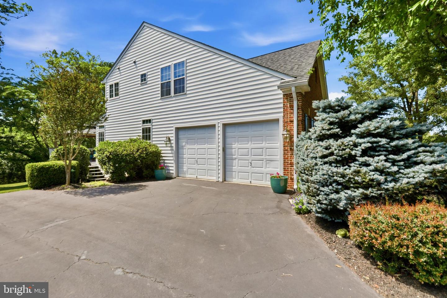 5484 Heredity Ln Property Photo 4