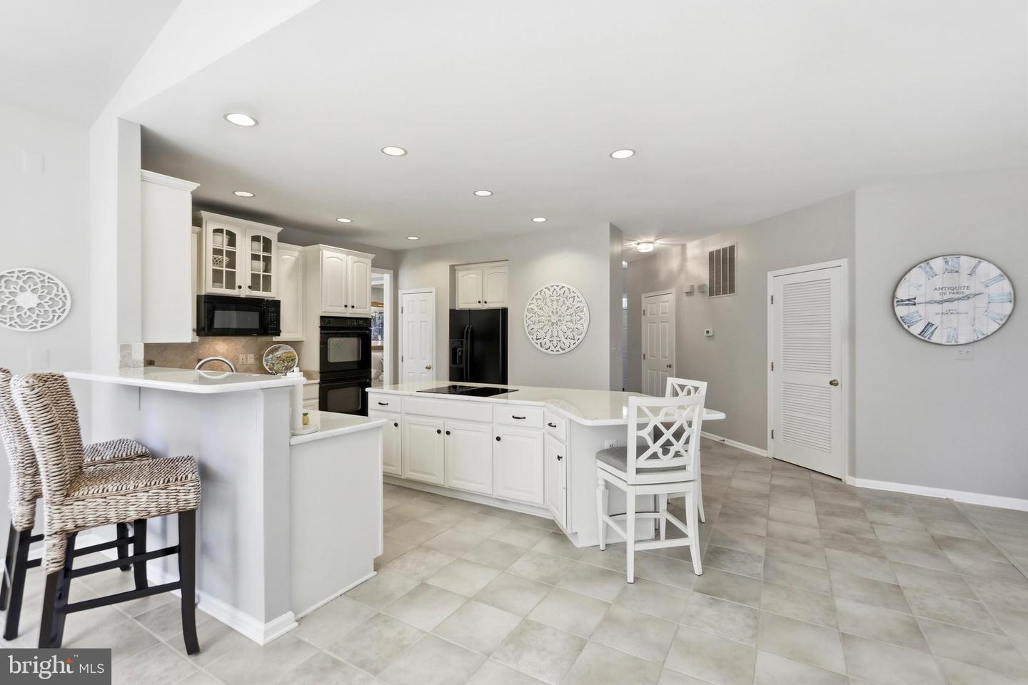 5484 Heredity Ln Property Photo 6