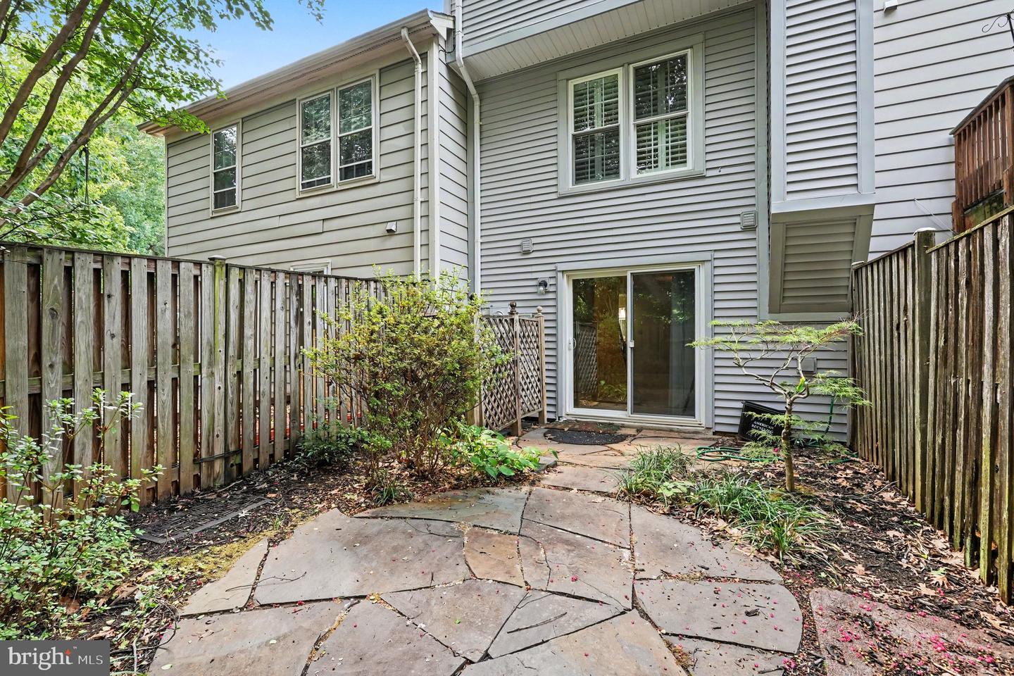 15067 Maple Glen Ct Property Photo 4