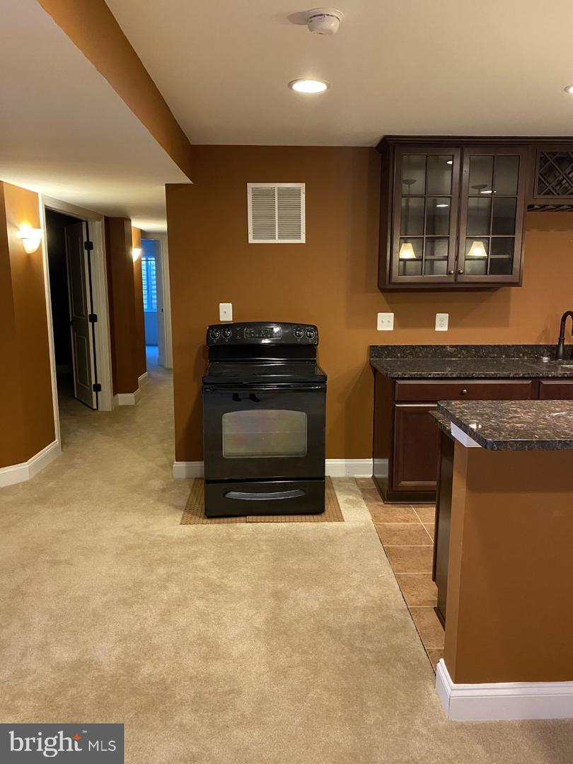 12908 Hoadly Manor Dr Property Photo 9