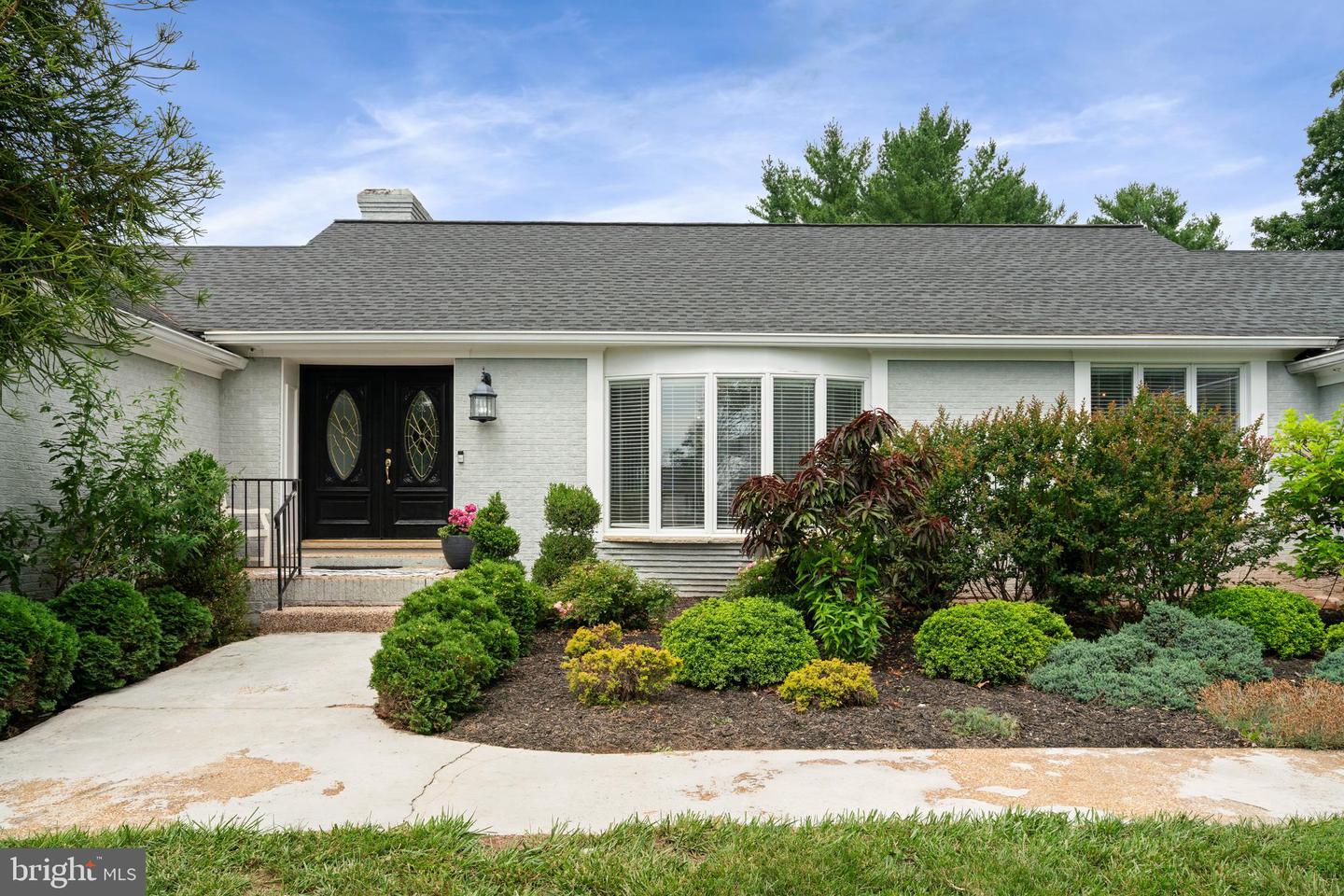 4710 Angus Dr Property Photo 4