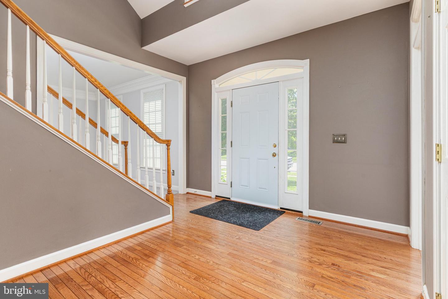 10012 Three Sisters Ct Property Photo 3