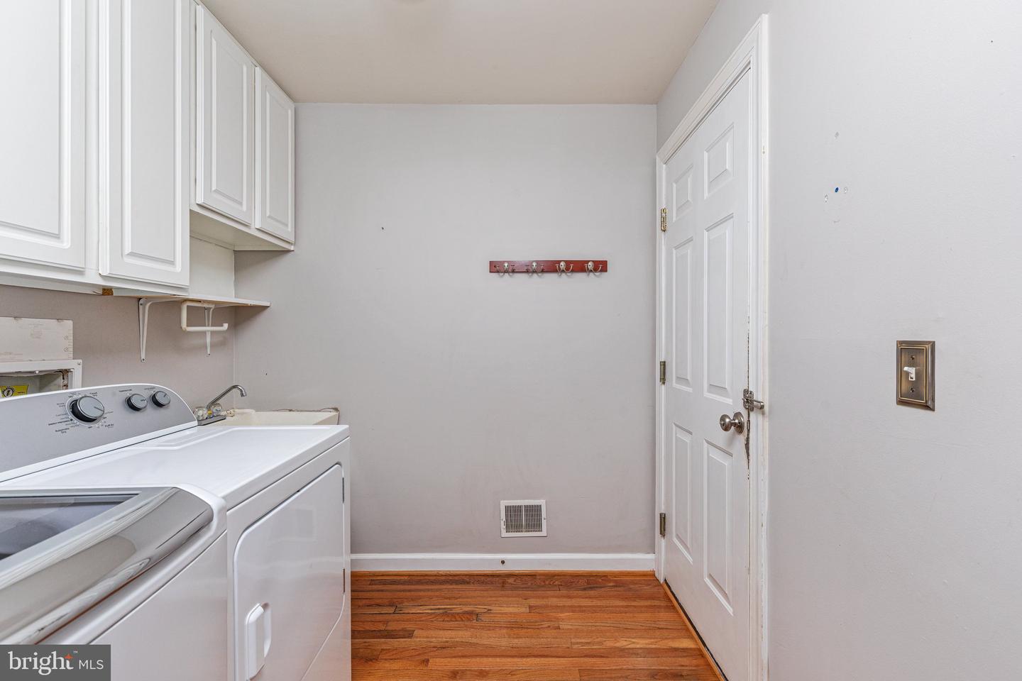 10012 Three Sisters Ct Property Photo 24