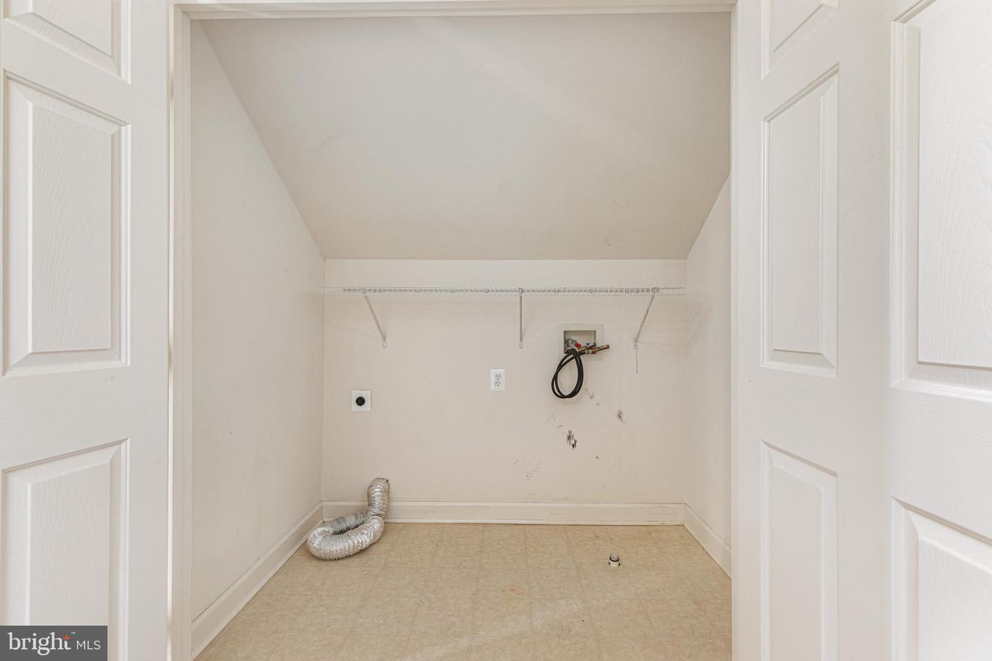10012 Three Sisters Ct Property Photo 28