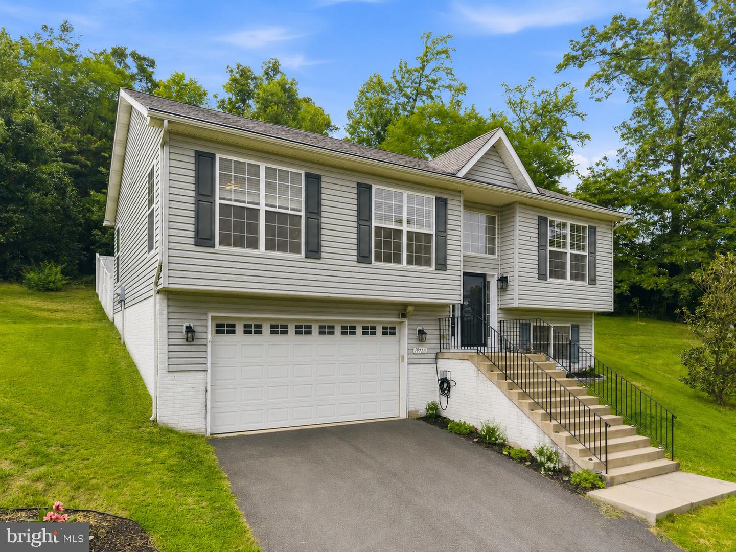 17723 Twist Ct Property Photo 3