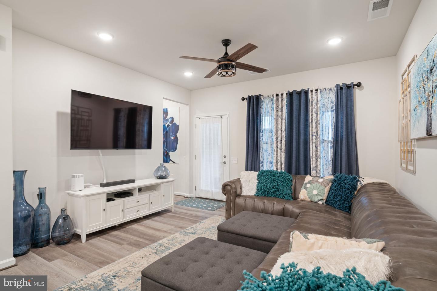 6773 Azalea Garden Ln Property Photo 9