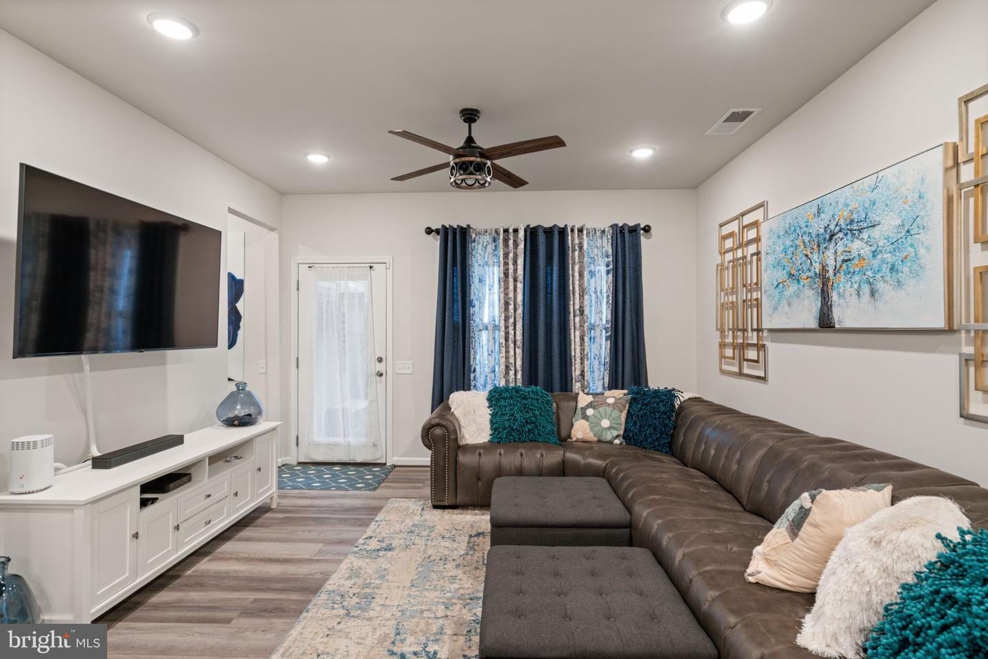 6773 Azalea Garden Ln Property Photo 12