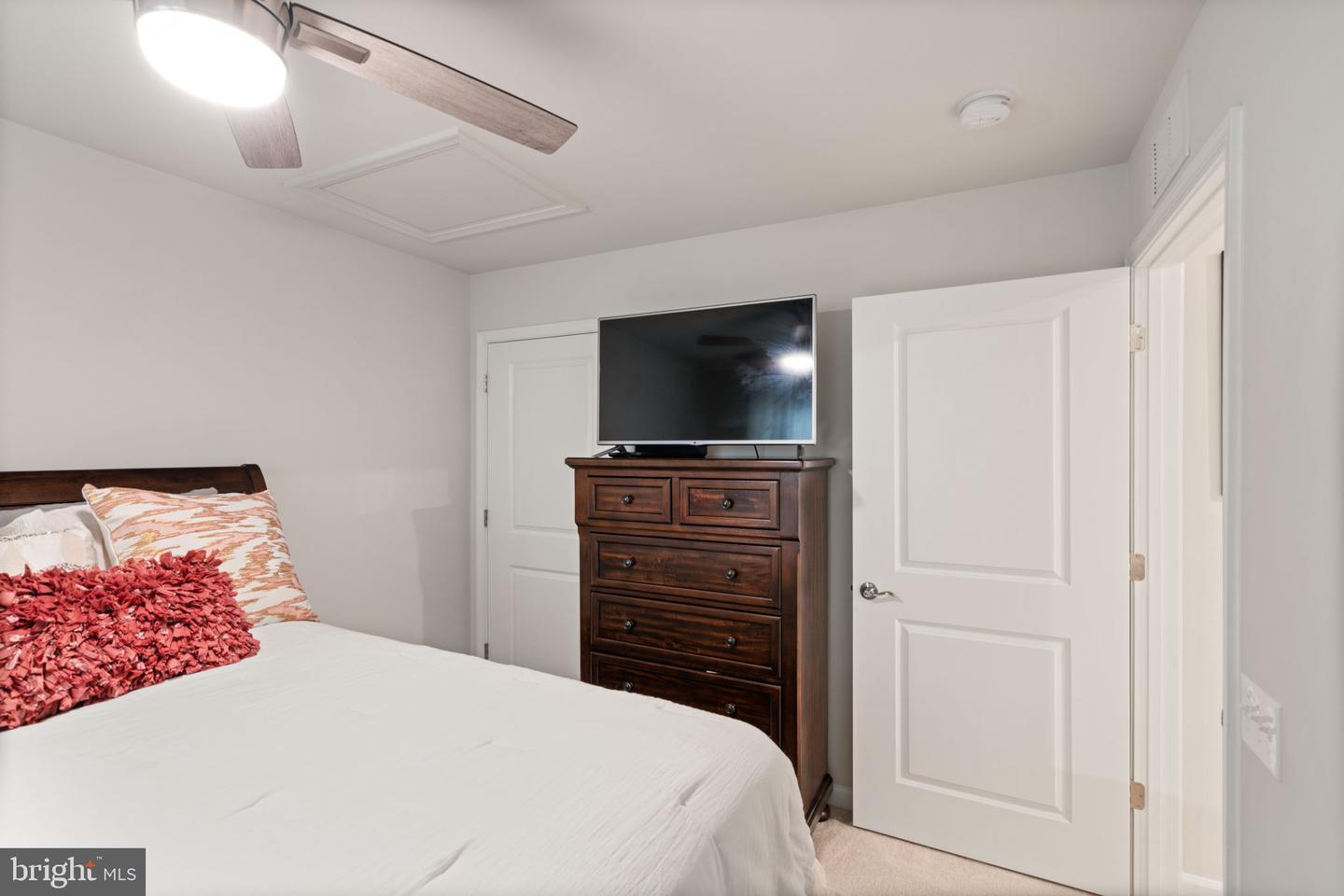 6773 Azalea Garden Ln Property Photo 28