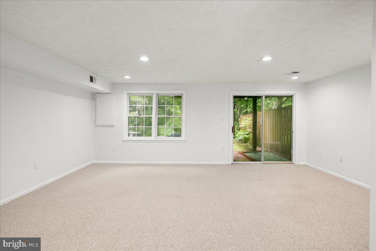 3289 Weymouth Ct Property Photo 2