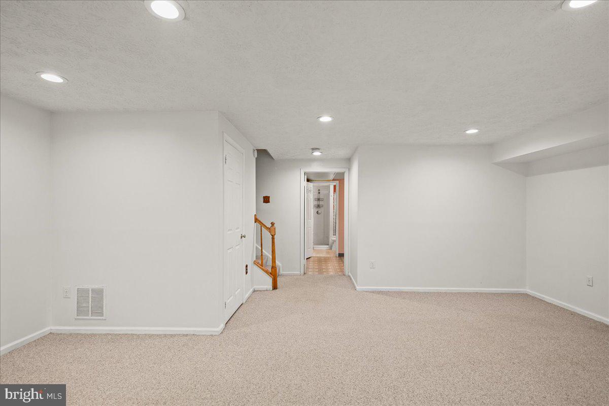 3289 Weymouth Ct Property Photo 3