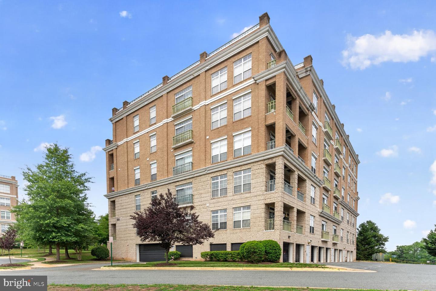 810 Belmont Bay Dr #204 Property Photo 34