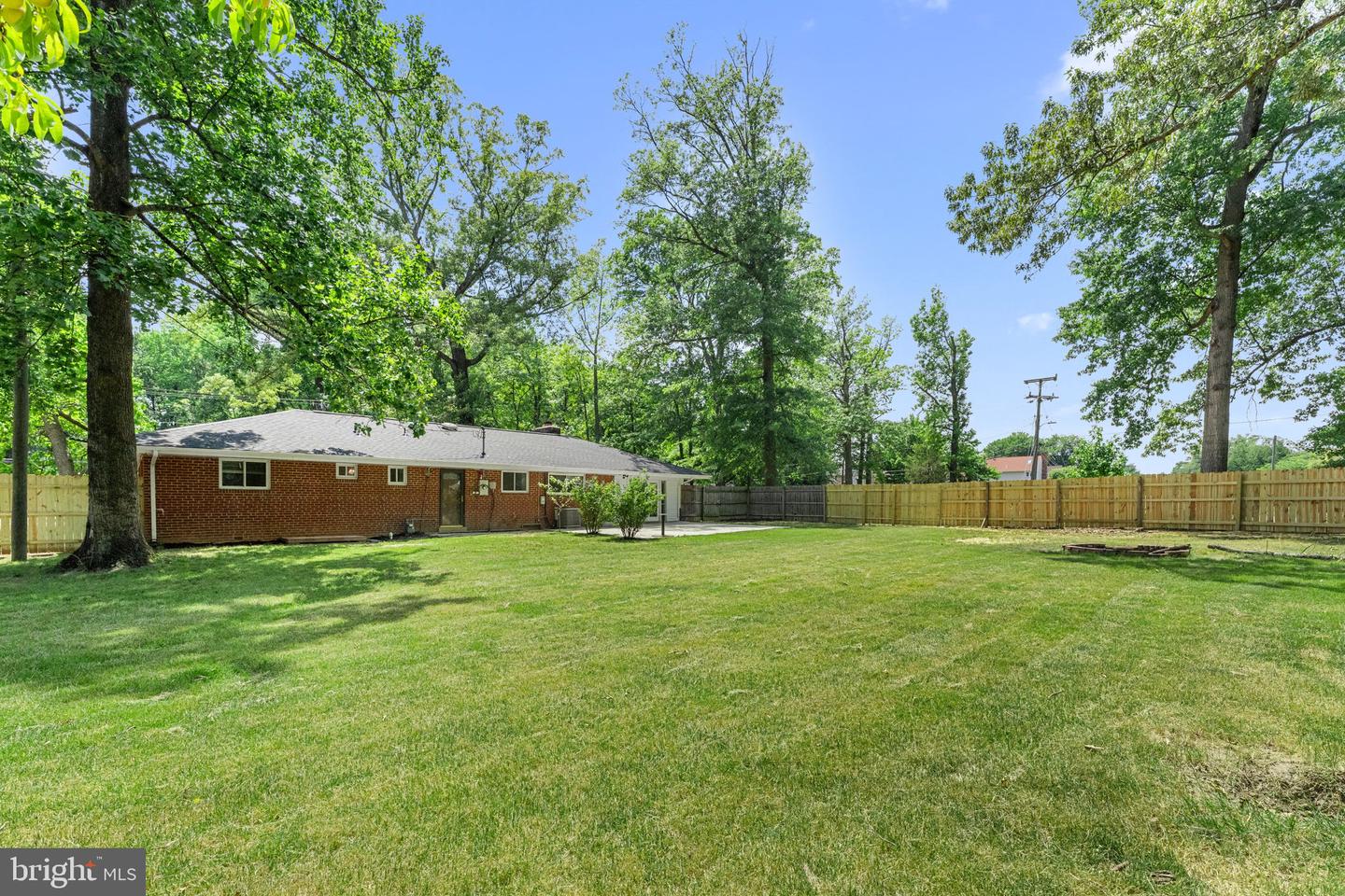 18301 Cabin Rd Property Photo 4