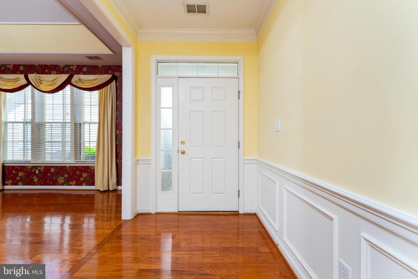 6872 Saddle Run Way Property Photo 5