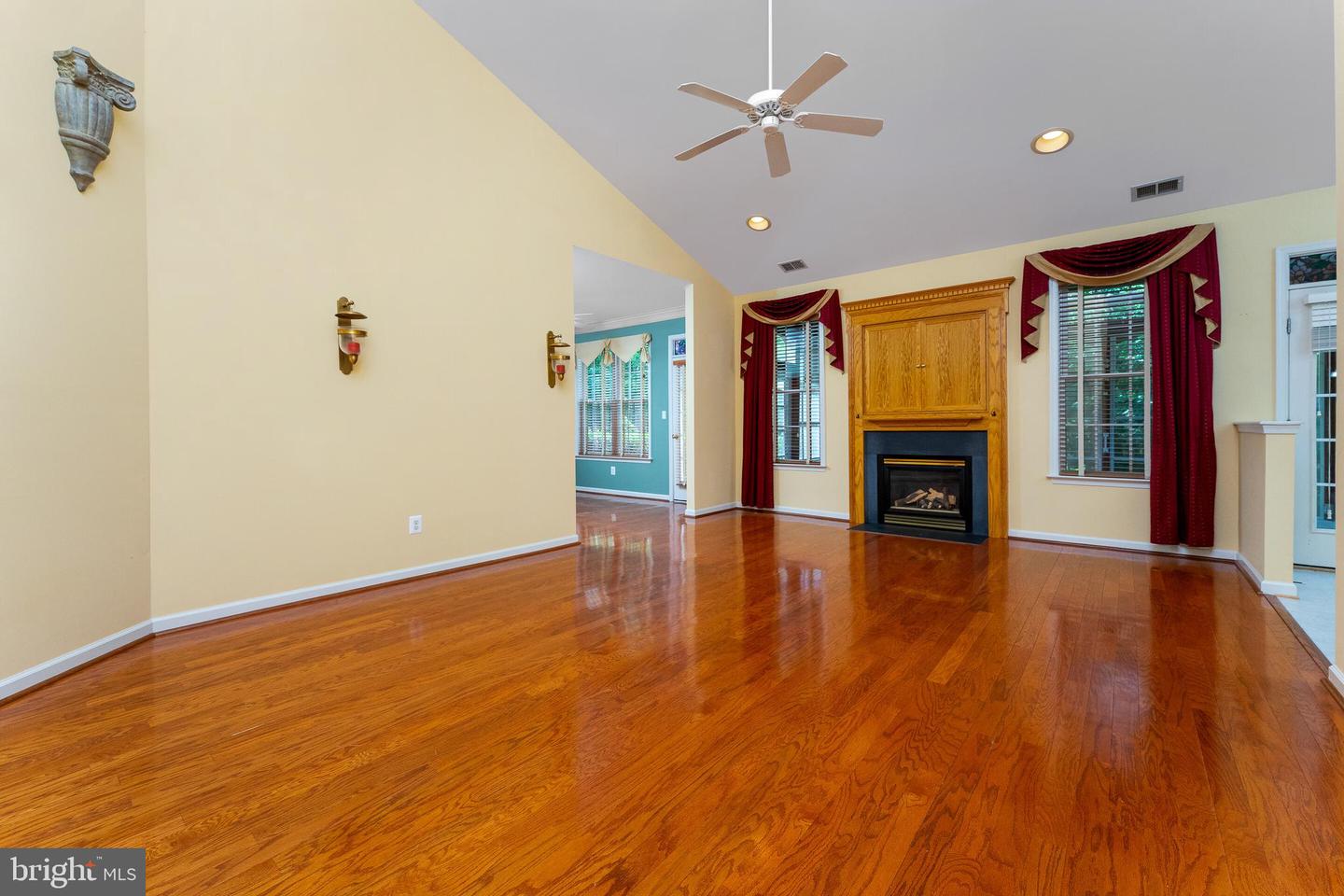 6872 Saddle Run Way Property Photo 12