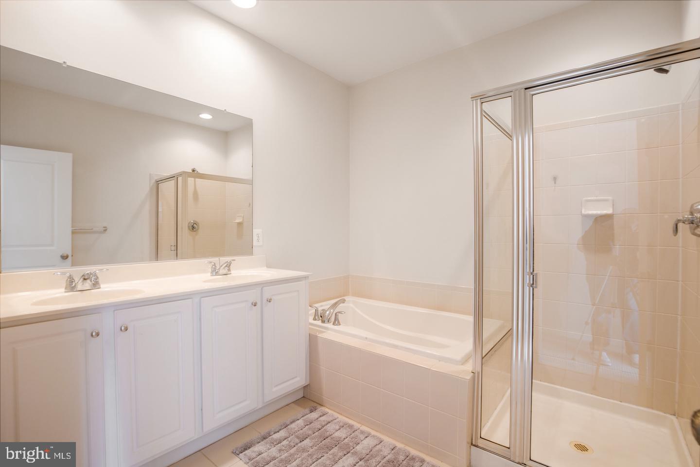 7969 Crescent Park Dr Property Photo 6
