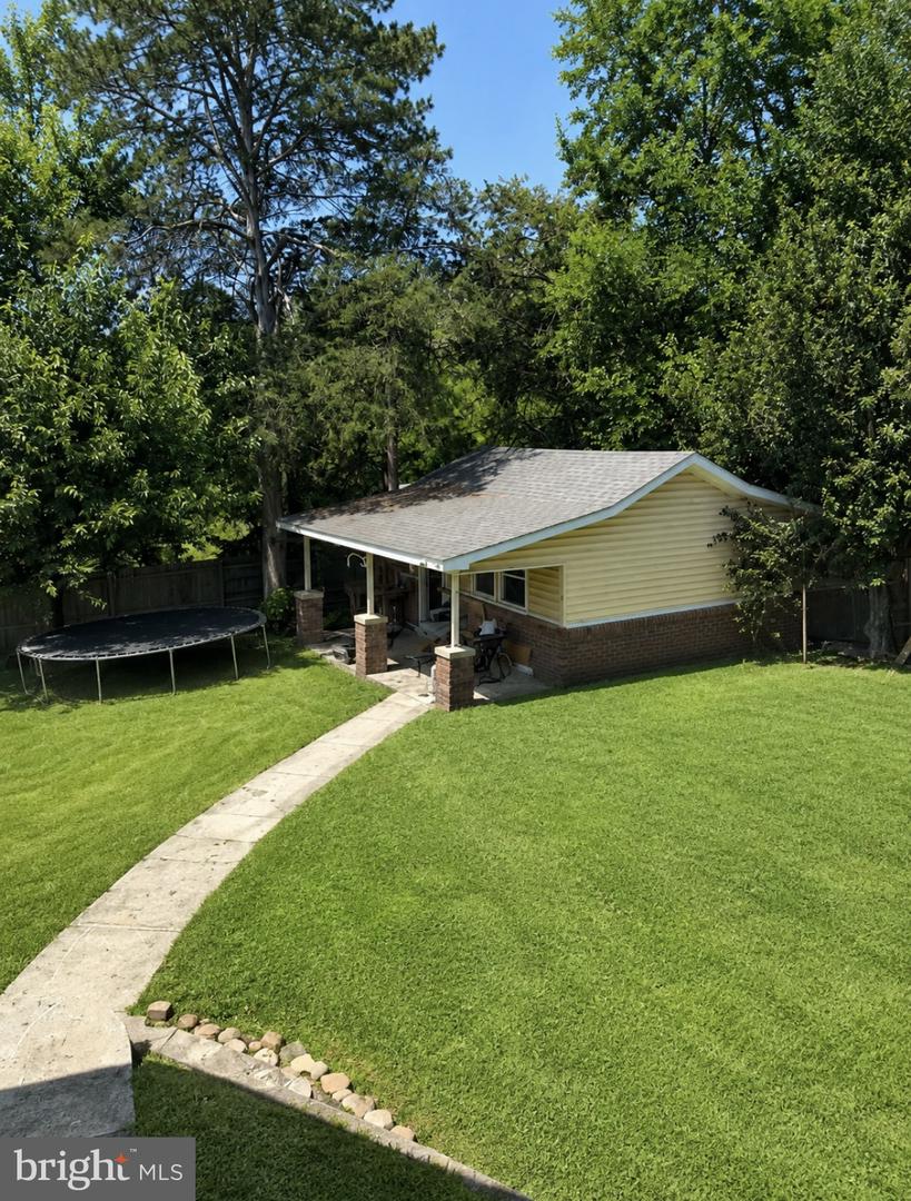 7809 Signal Hill Rd Property Photo 4