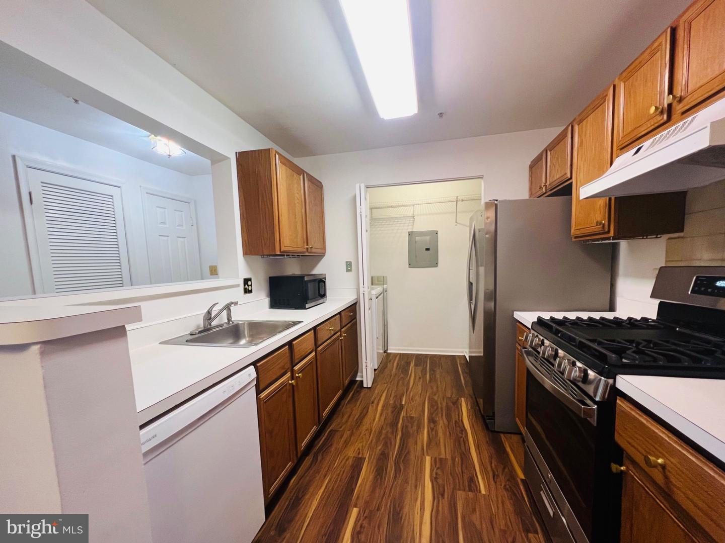 8095 LACY DR #304 Property Photo 1
