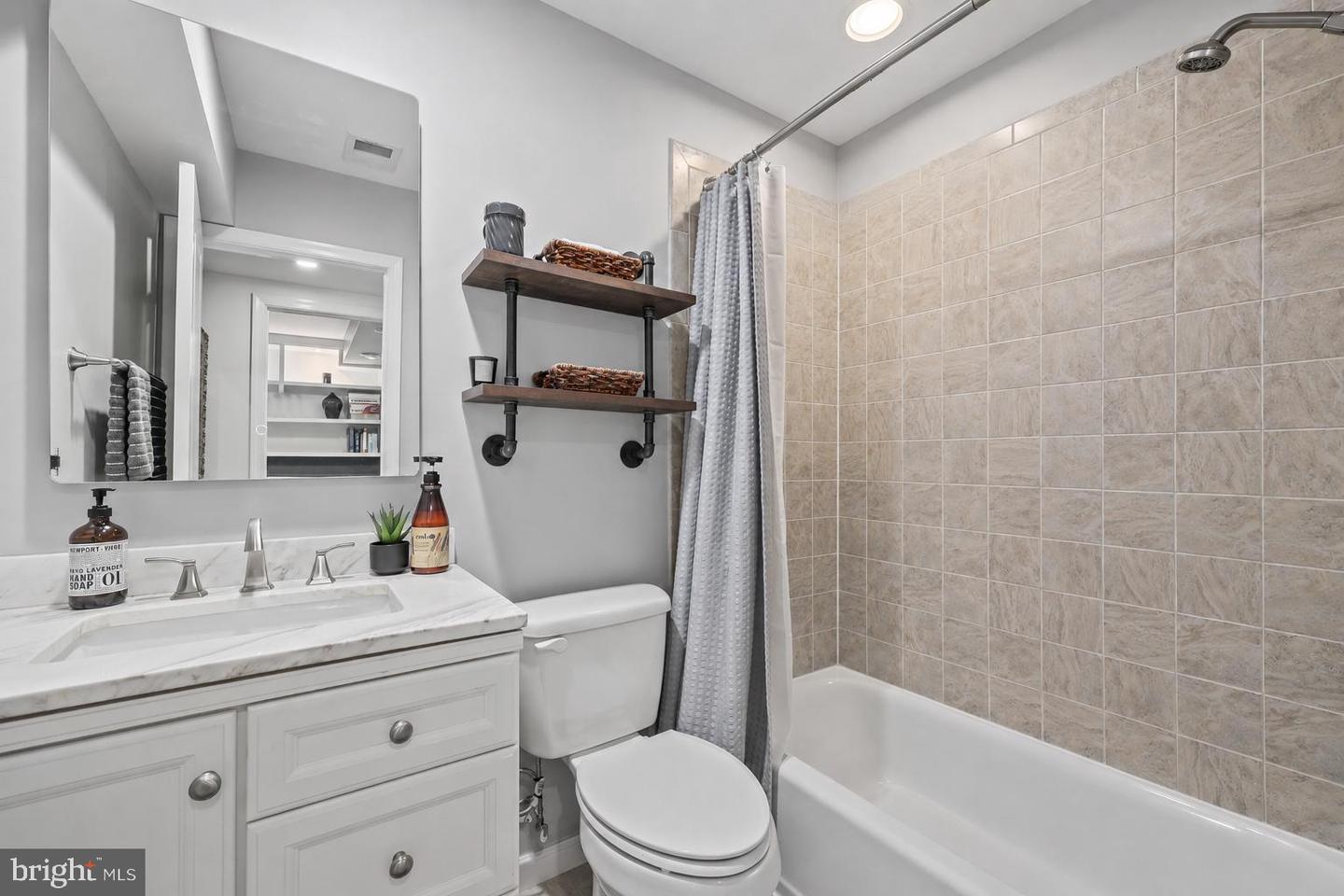 7671 Hamelin Ln Property Photo 40
