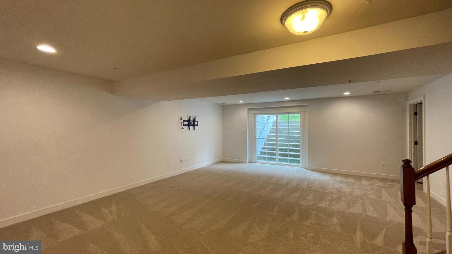 2309 Harmsworth Dr Property Photo 21