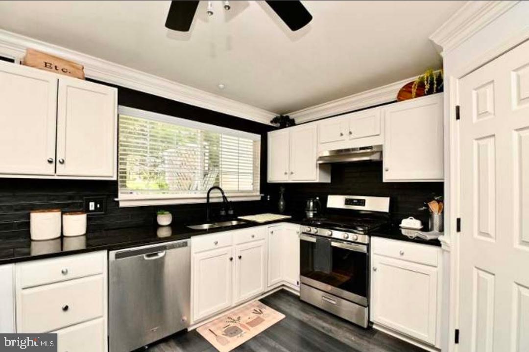 16889 Toms River Loop Property Photo 11