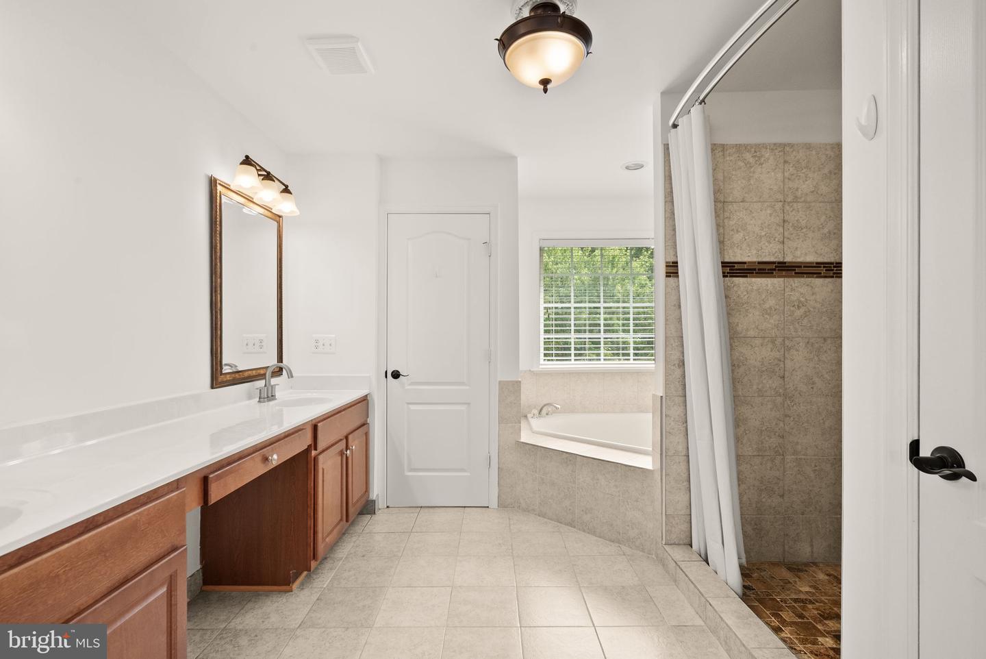 9121 Autumn Glory Ln Property Photo 39
