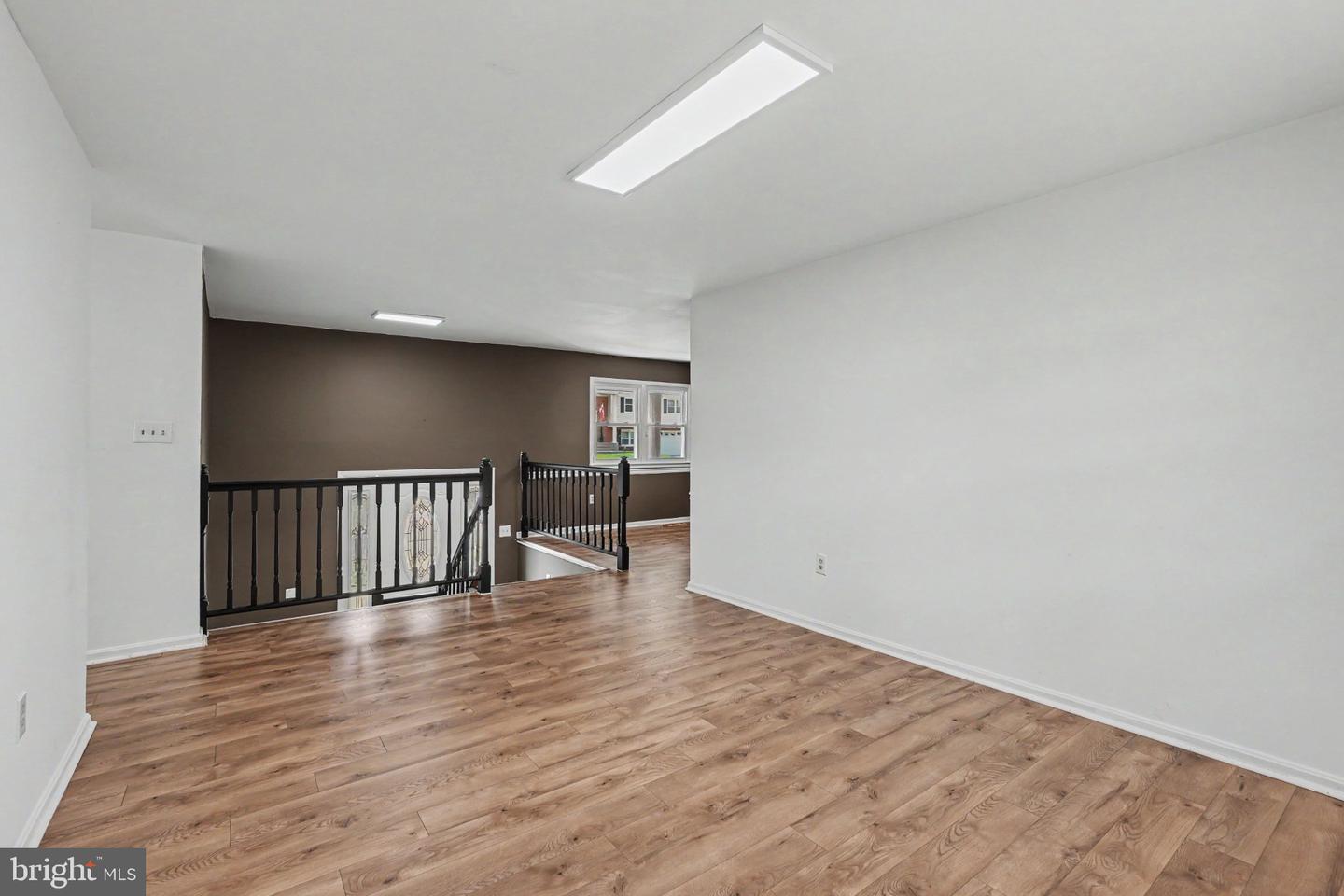 5529 Neddleton Ave Property Photo 3