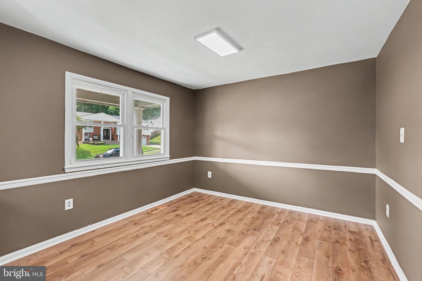 5529 Neddleton Ave Property Photo 8