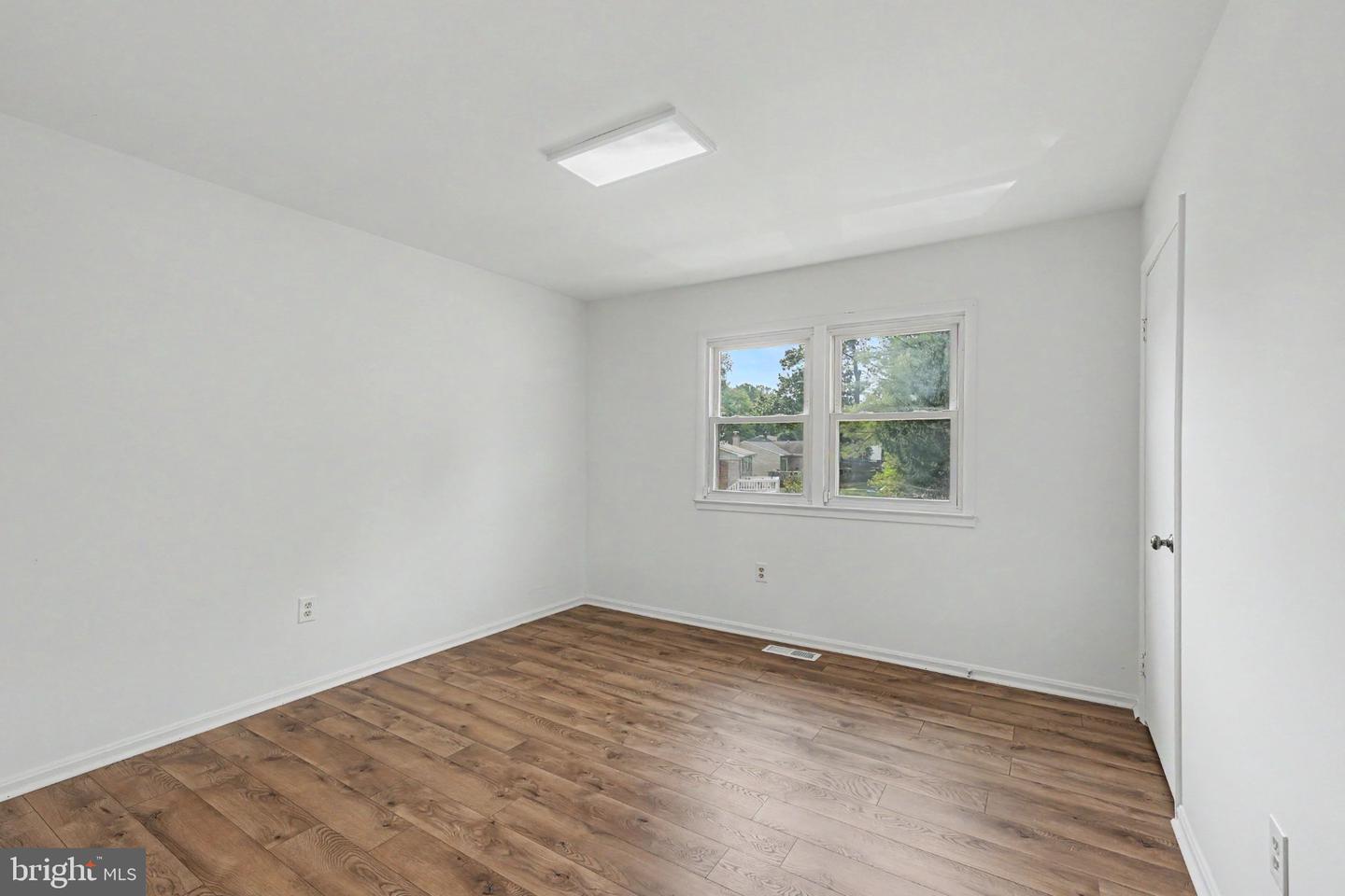 5529 Neddleton Ave Property Photo 10