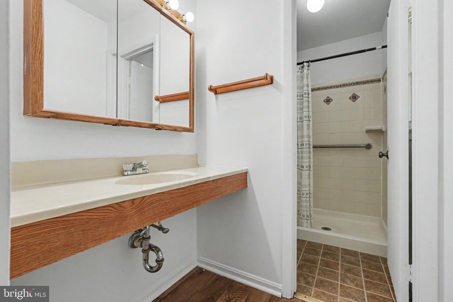 5529 Neddleton Ave Property Photo 13
