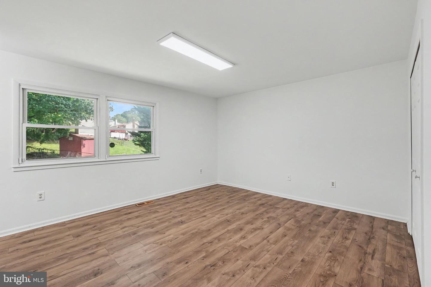 5529 Neddleton Ave Property Photo 14