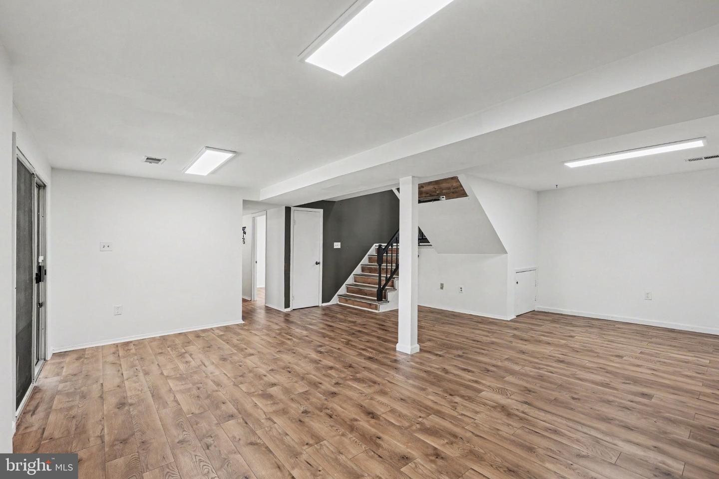 5529 Neddleton Ave Property Photo 16