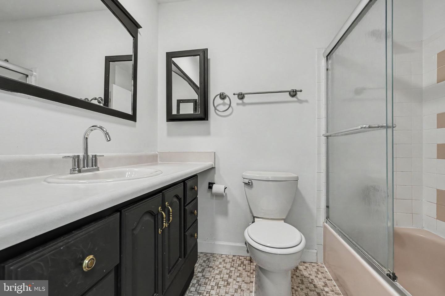 5529 Neddleton Ave Property Photo 17
